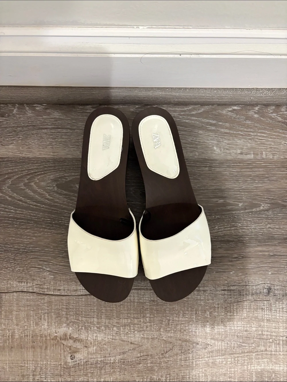 Zara White Patent Slide Sandals with Dark Brown Platform - Picture 2 of 9
